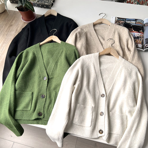 北野U家V领开衫毛针织衫