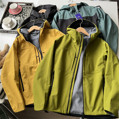 连帽秋冬立体保暖软壳外套