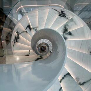 熊猫白白色大理石纹楼梯天然石材旋转别墅装修楼梯踏步透光