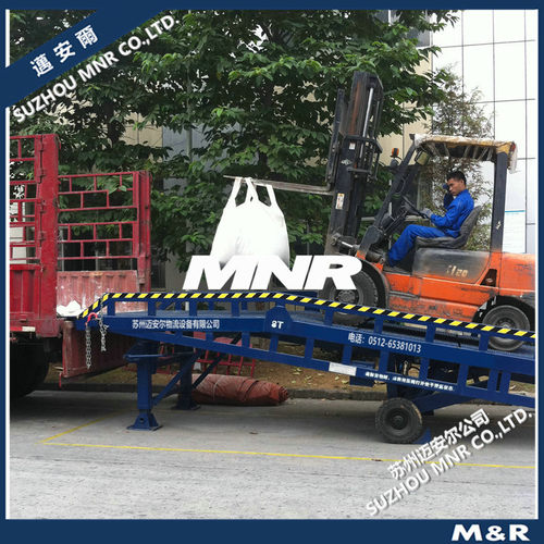 【灵活移位】  MNR移动式登车桥 液压登车桥 装卸平台