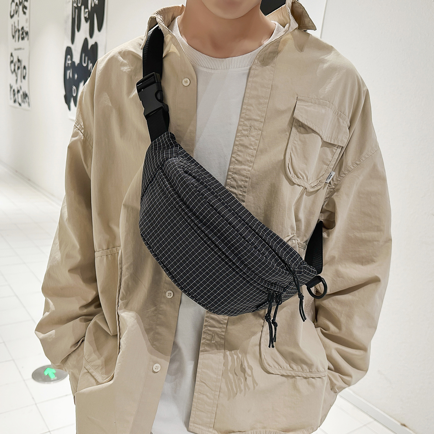 2025新款潮牌斜挎包男士格纹胸包