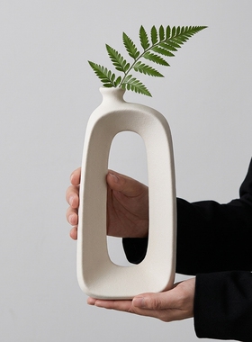 现代简约白色镂空陶瓷花瓶摆件