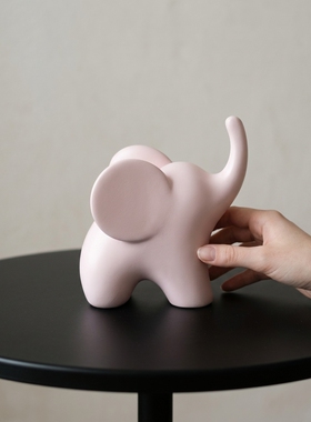手工粉色陶瓷小飞象桌面摆件