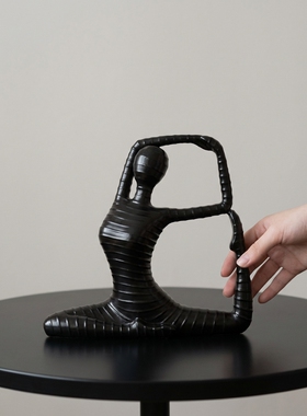 现代简约黑色抽象人物雕塑摆件