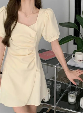 法式方领泡泡袖不规则连衣裙女2023夏新款小个子收腰显瘦裙子8044
