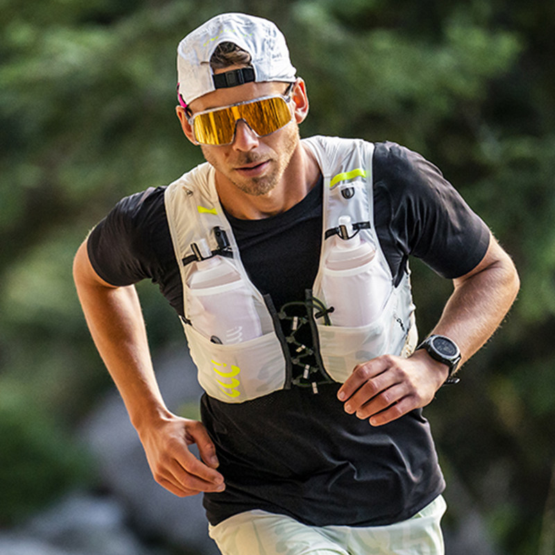 compressport跑步越野背心背包10升可挂账