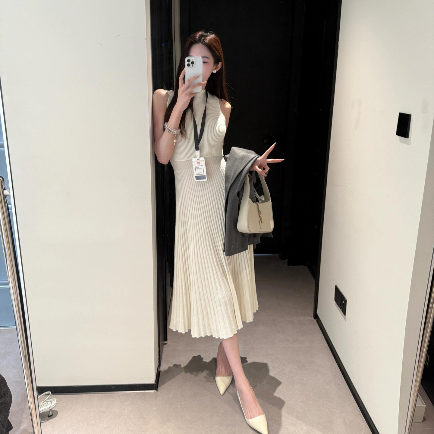 高级感背心连衣裙女新款法式气质长裙无袖收腰通勤上班绝美裙子