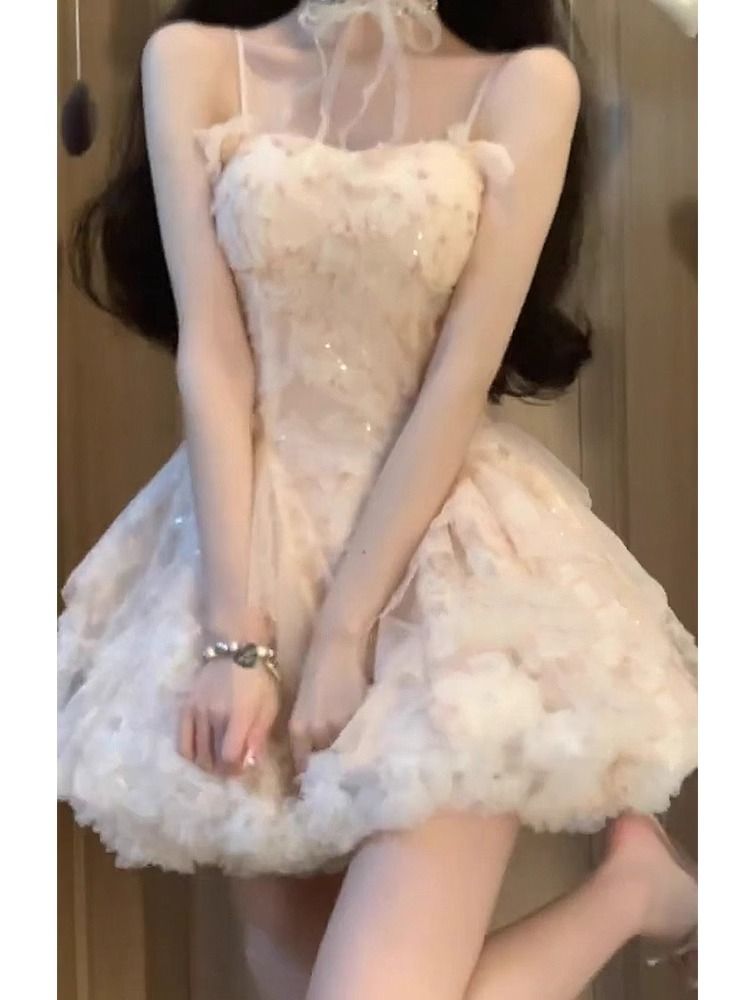 吊带连衣裙女初恋少女感纯欲风一字肩性感碎花裙显瘦公主蓬蓬裙子