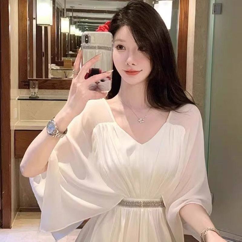 生日小礼裙高级感显瘦法式富家千金风约会仙女裙白色收腰连衣裙女