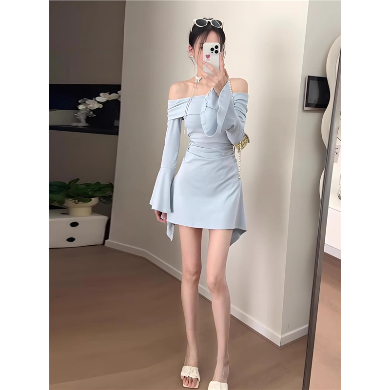 纯欲风辣妹一字肩长袖连衣裙女春季喇叭袖收腰修身显瘦a字短裙子