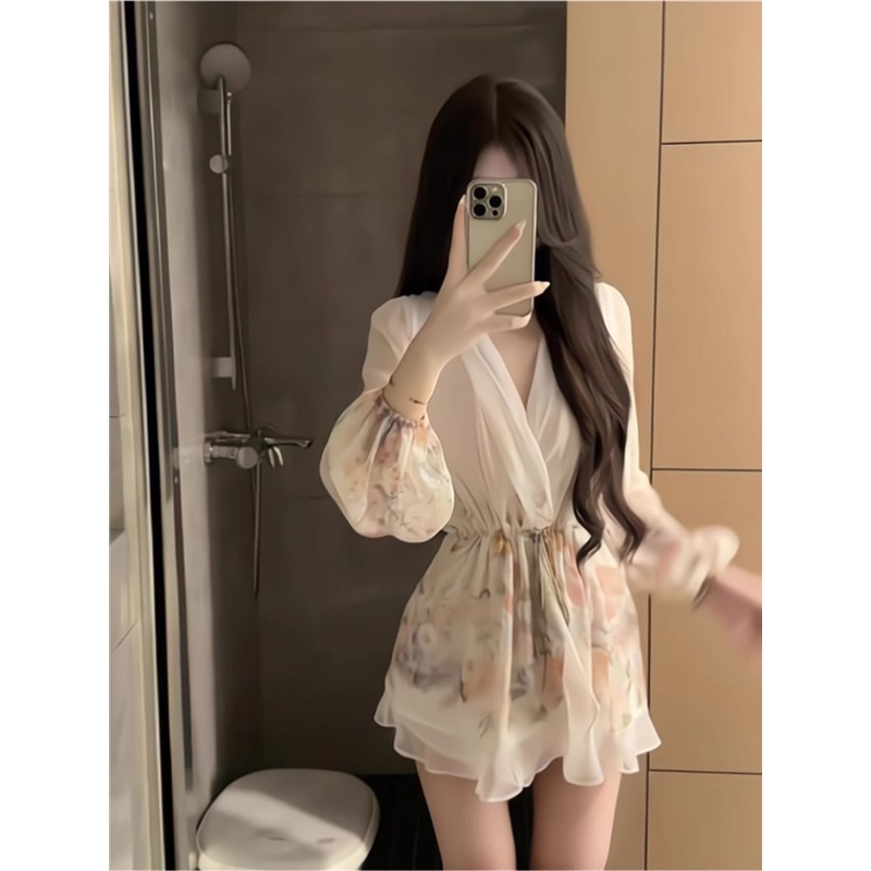网纱v领连衣裙女温柔气质抽绳长袖碎花短裙夏季法式灯笼袖蓬蓬裙