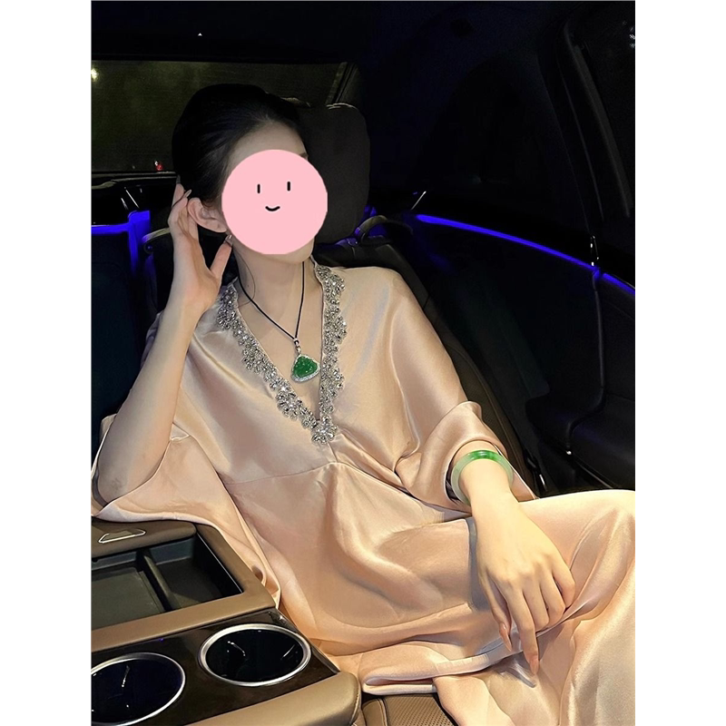 气质镶钻V领醋酸连衣裙女秋季新款高级感轻奢优雅遮肉显瘦长裙子