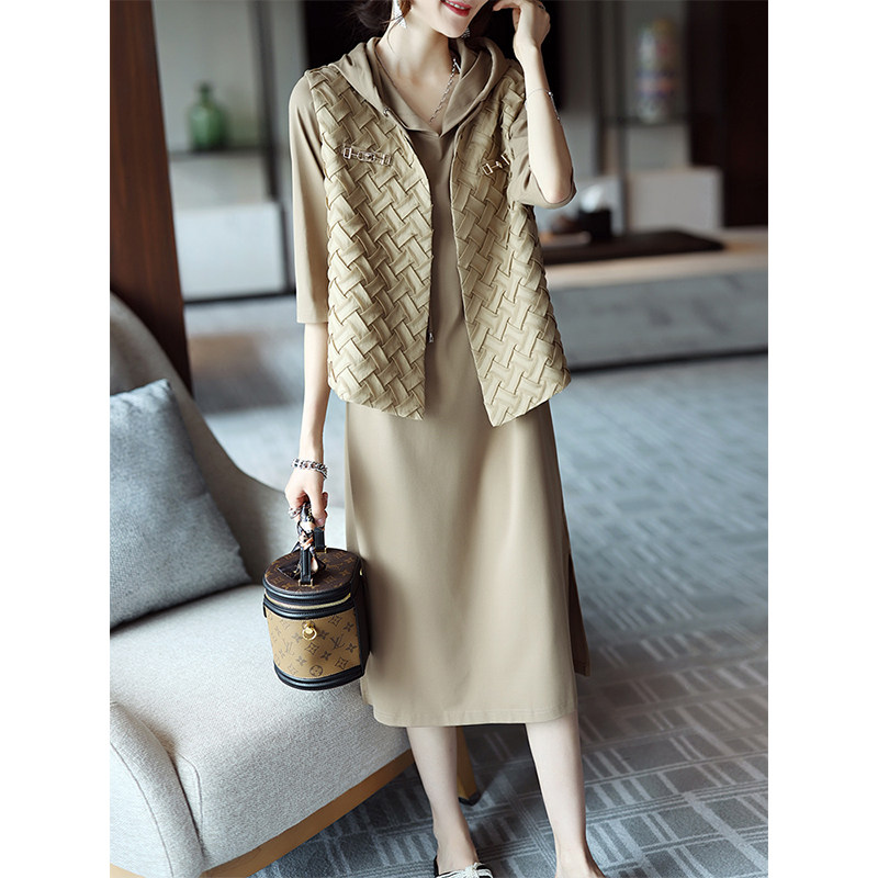 素木高级感连帽轻奢两件套连衣裙2022年新款春秋女装欧货长款裙子