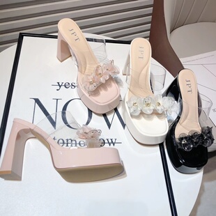 超高跟拖鞋女外穿2026年夏季仙女风花朵水钻露趾防水台粗跟凉拖鞋