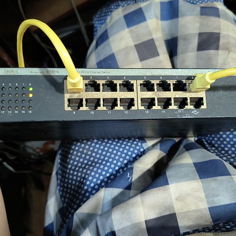 Linksys EF4116 16口百兆交换机  包