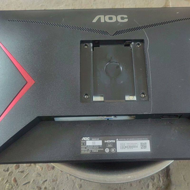 AOC 显示器。型号24G2。外观良好 屏幕漏液 带底座 套