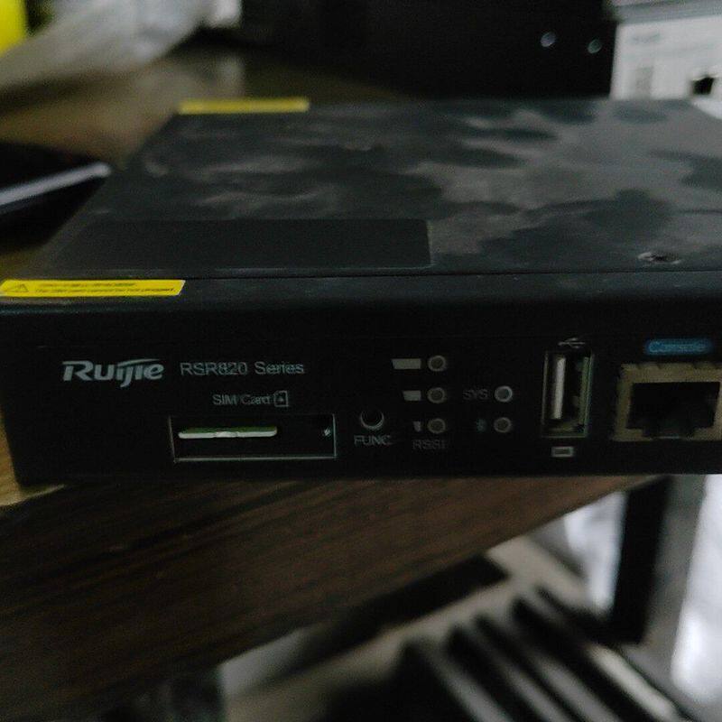 RG-RSR820-T路由器 4G千兆版本 适合企业用。