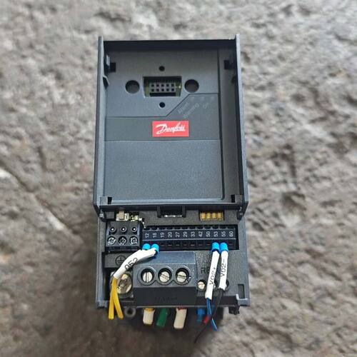 丹佛斯变频器0.75KW 380V 132F0018