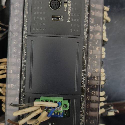汇川PLC  H1U-2820MR-XP  拆机 的如图