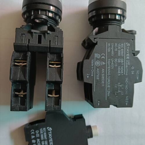 上海天逸红色带灯按钮LA42PD-22 AC/DC1