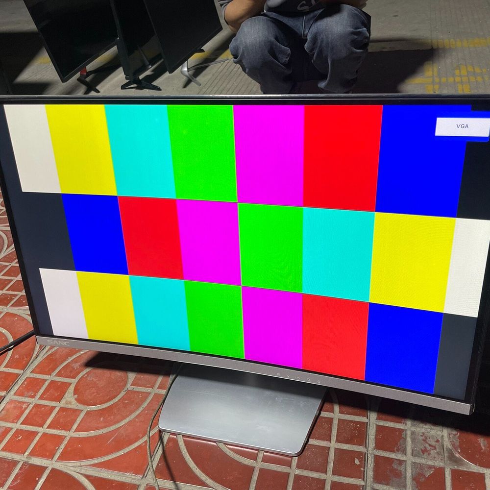 24寸SANC全面曲屏高清显示器 支持VGA、支持高清、 实