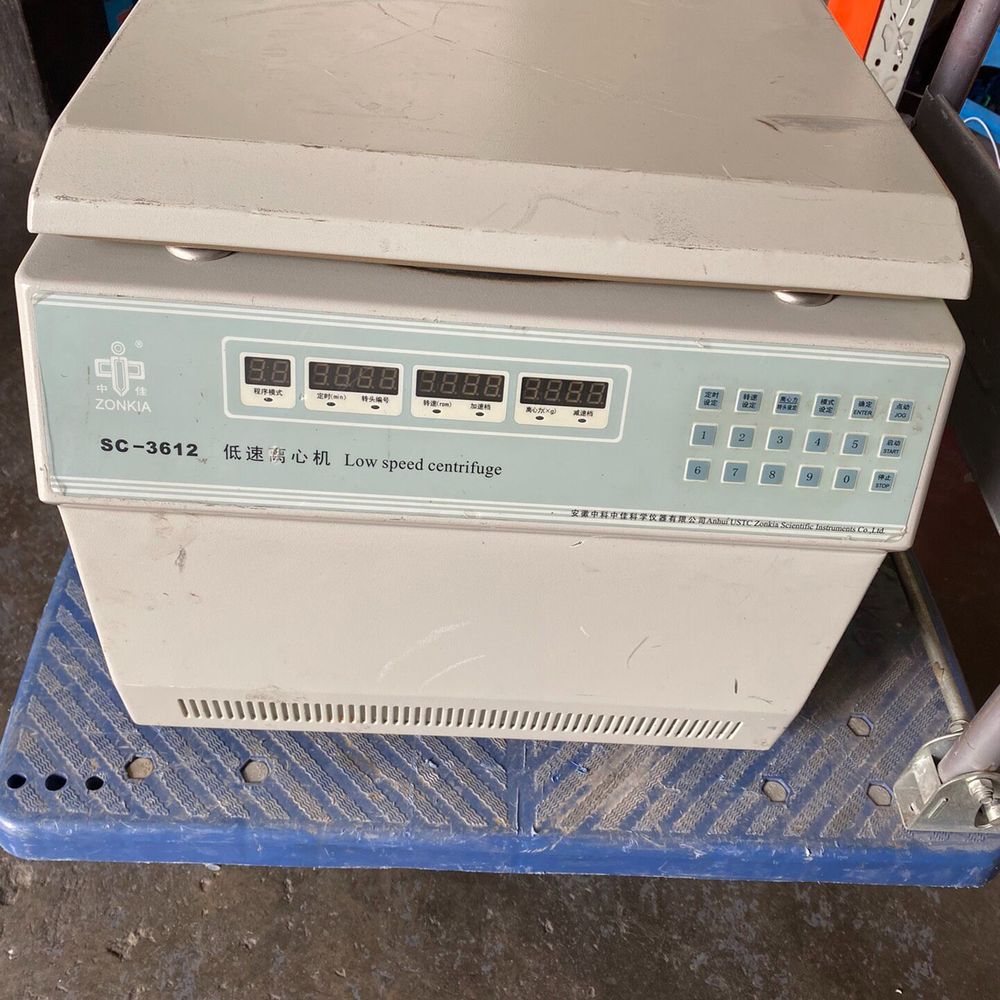 中科 中佳SC-3612低速离心机 外观 通电显示
