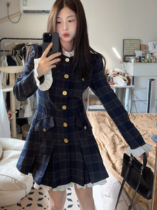 法式小香风格纹连衣裙女秋冬新款富家千金复古高级感收腰显瘦裙子