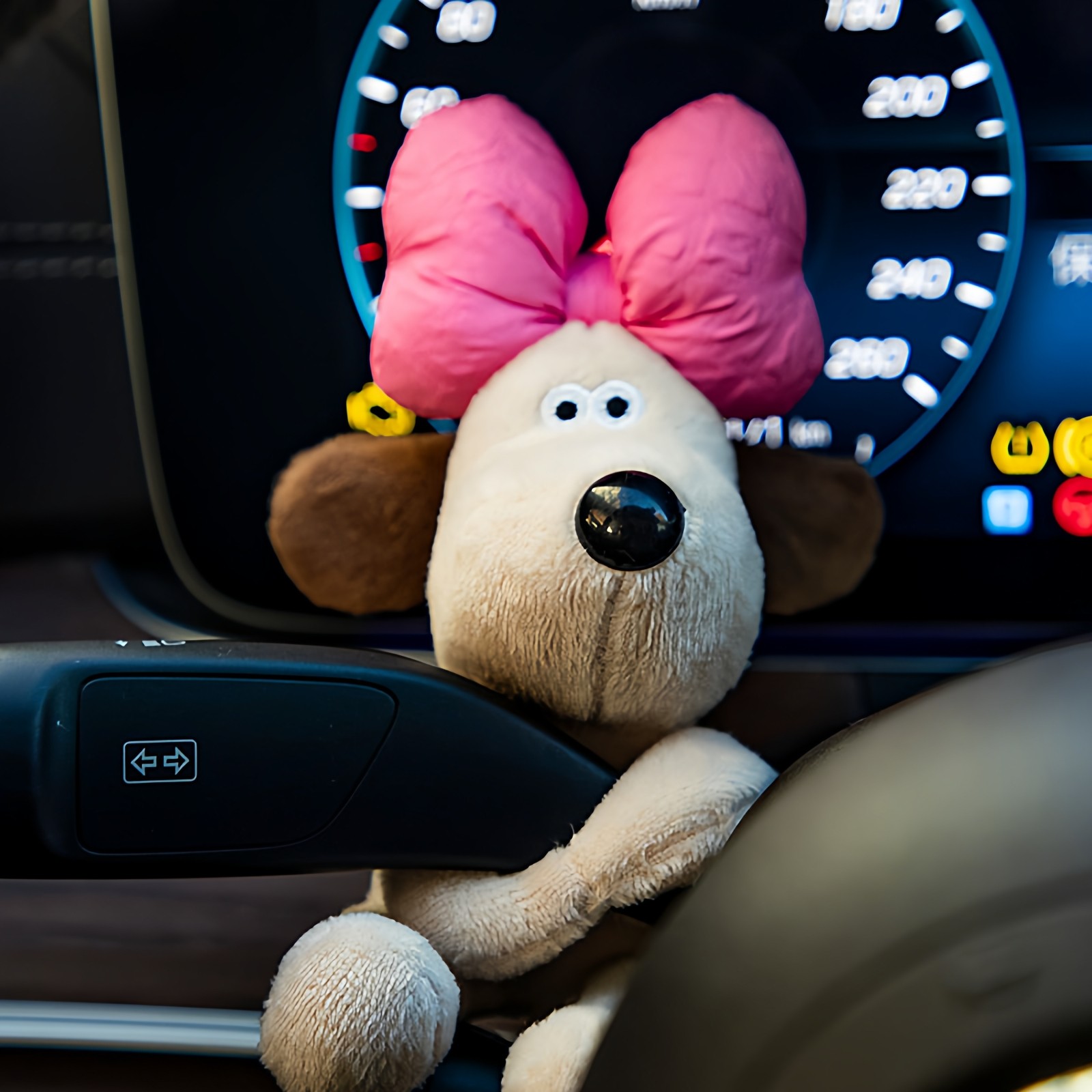 蝴蝶结小狗狗汽车怀挡雨刮器装饰车载转向灯车载狗停车牌摆件饰品