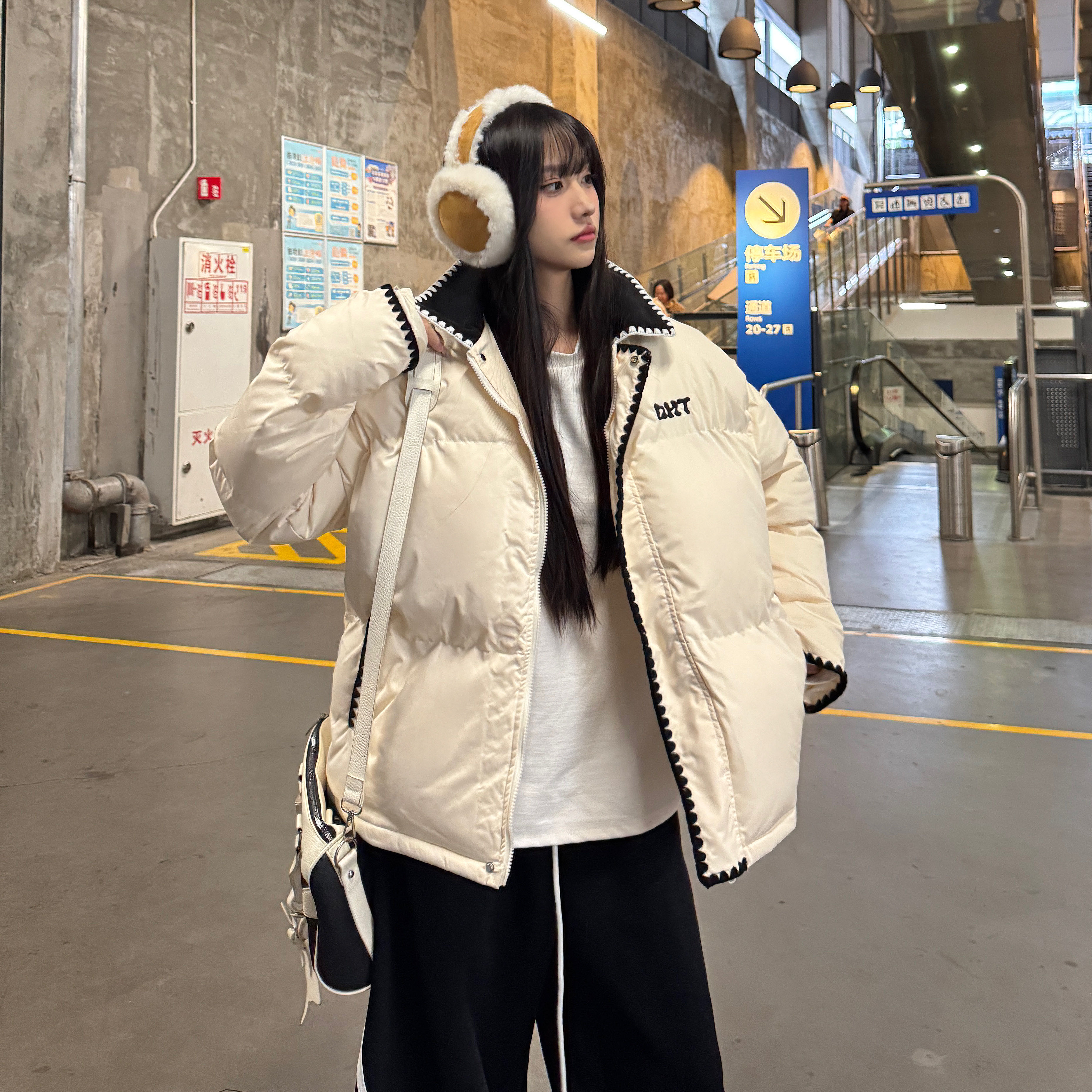 Amoeba美式学院风贝壳刺绣拼接羊羔翻领棉服女冬季加厚外套棉袄