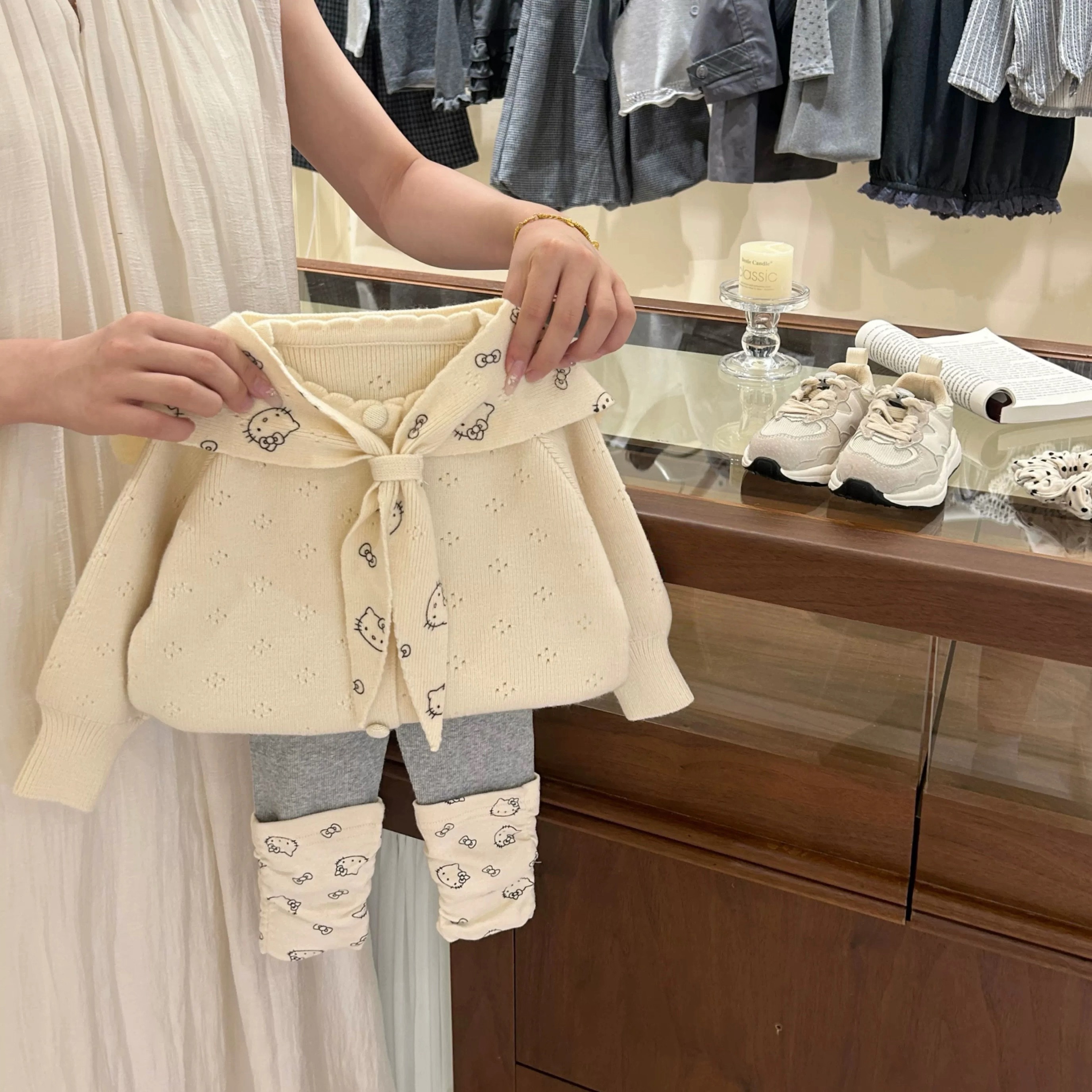 【现货】2025女童毛衣针织开衫春秋季宝宝KT猫学院风披肩上衣外套