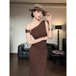 显瘦长裙子包臀裙 修身 复古气质褶皱收腰斜肩露肩连衣裙女春季 新款