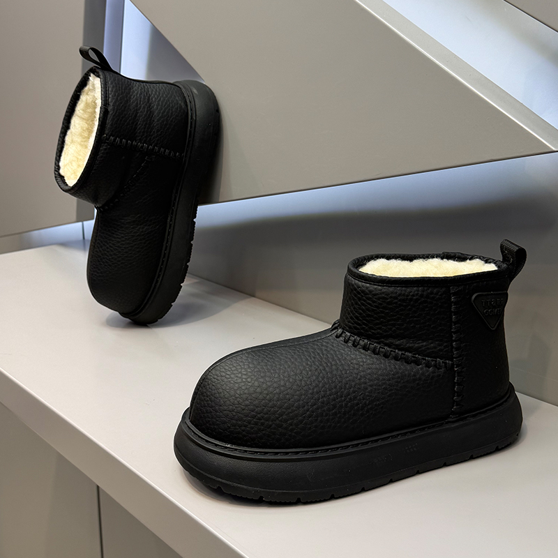 2025冬季新款时尚百搭厚底雪地靴