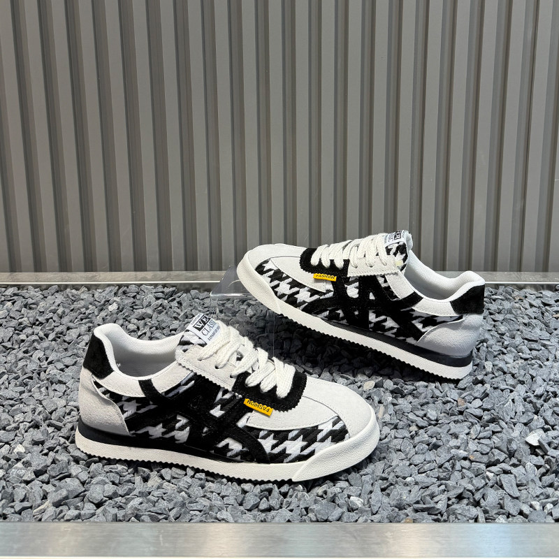 板鞋男款2026春季新款时尚百搭平底板鞋布面刺绣原创系带休闲鞋潮