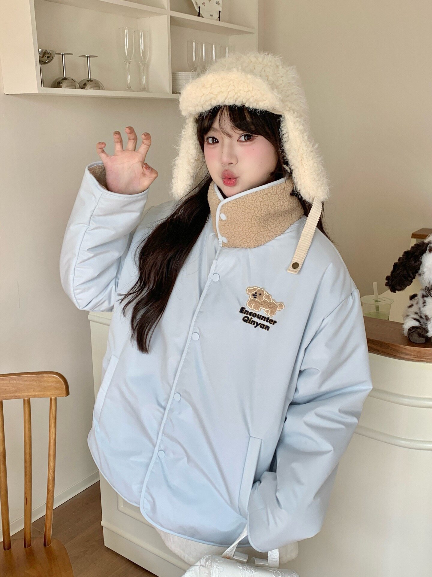 奶fufu羊羔毛拼接白色PU皮棉服