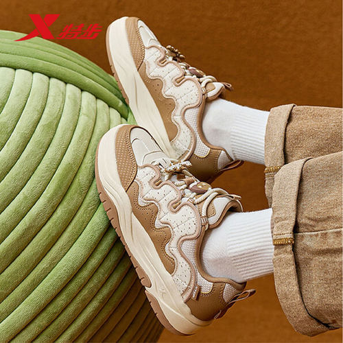 冬季新款百搭休闲时尚运动板鞋