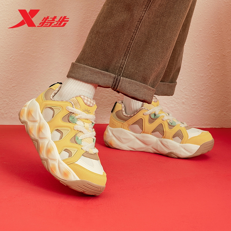 特步轻便百搭菠萝鞋休闲鞋