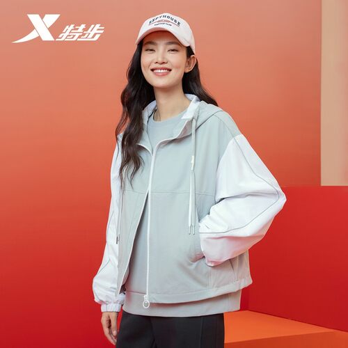 特步连帽运动风衣外套女款