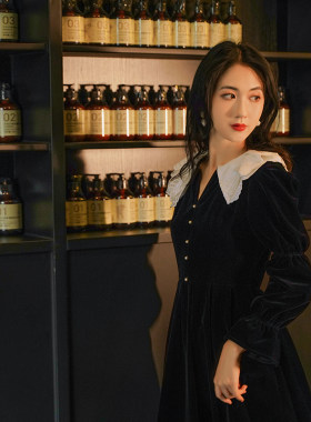 【清仓处理】年会礼服女轻奢小众高端娃娃领黑色金丝绒连衣裙冬