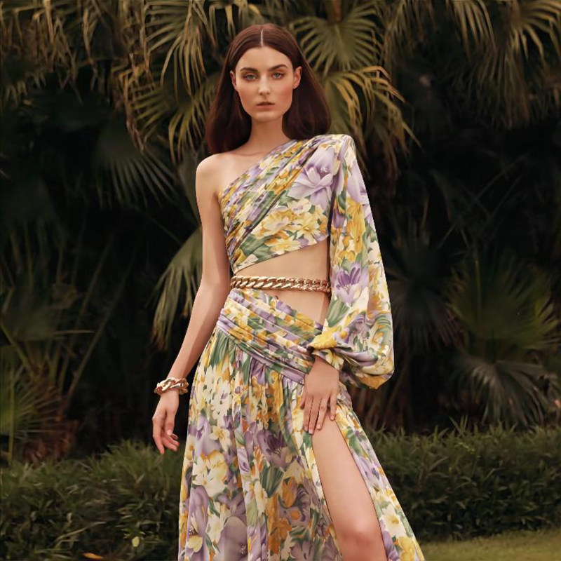 沙滩裙女泰国旅游穿搭斜肩长袖波西米亚风海边度假连衣裙三亚超仙