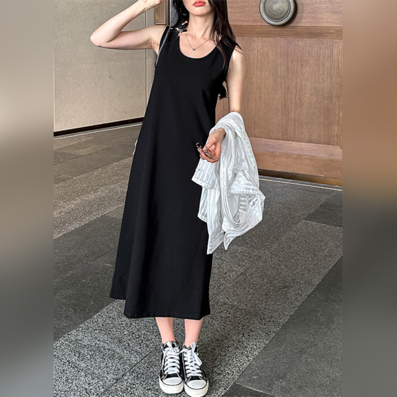 潮牌吊带连衣裙中长款无袖背心裙女夏宽松显瘦内搭裙子垂感小黑裙