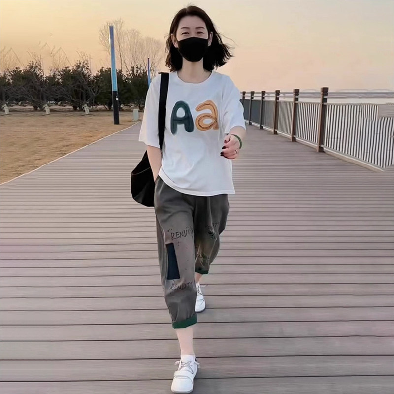 潮牌妈妈短袖套装女士夏季复古时尚洋气显瘦T恤九分牛仔裤两件套