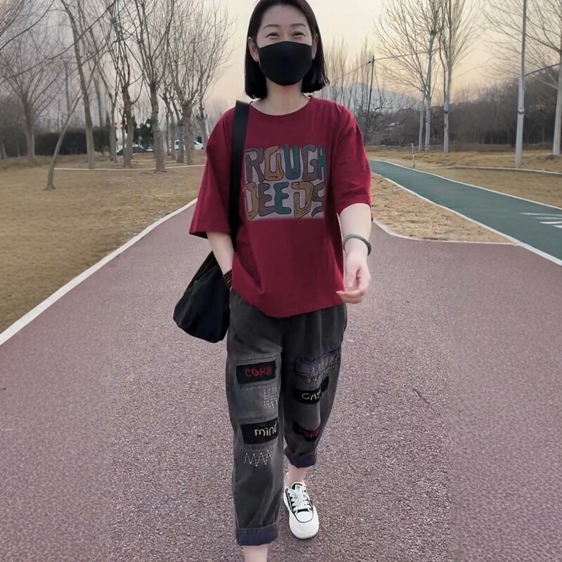 两件套装女2025年夏季新款字母印花短袖体恤+水洗绣花牛仔哈伦裤