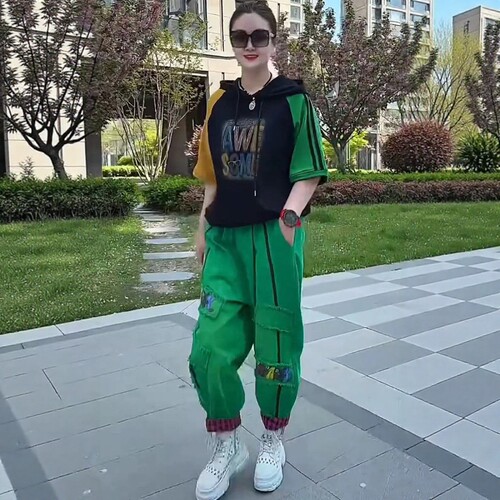 潮流两件套装女2026年夏季新款连帽印花短袖T恤+水洗棉休闲彩裤潮