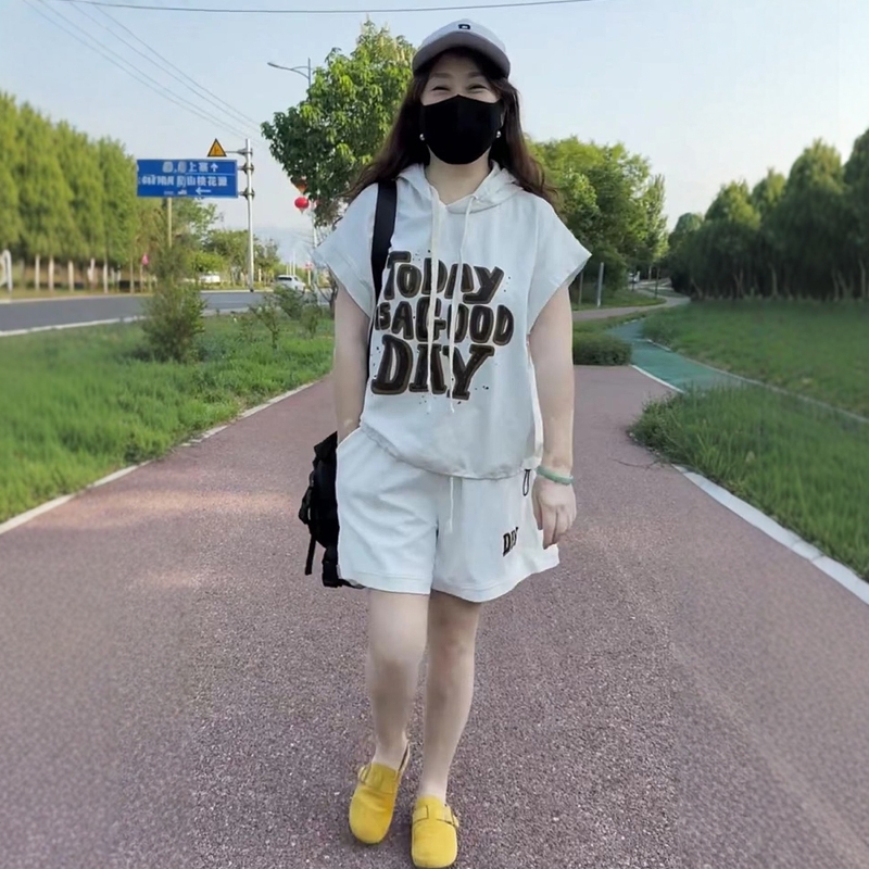 两件套装女2025年夏季新款连帽字母印花短袖上衣五分短裤显瘦套装