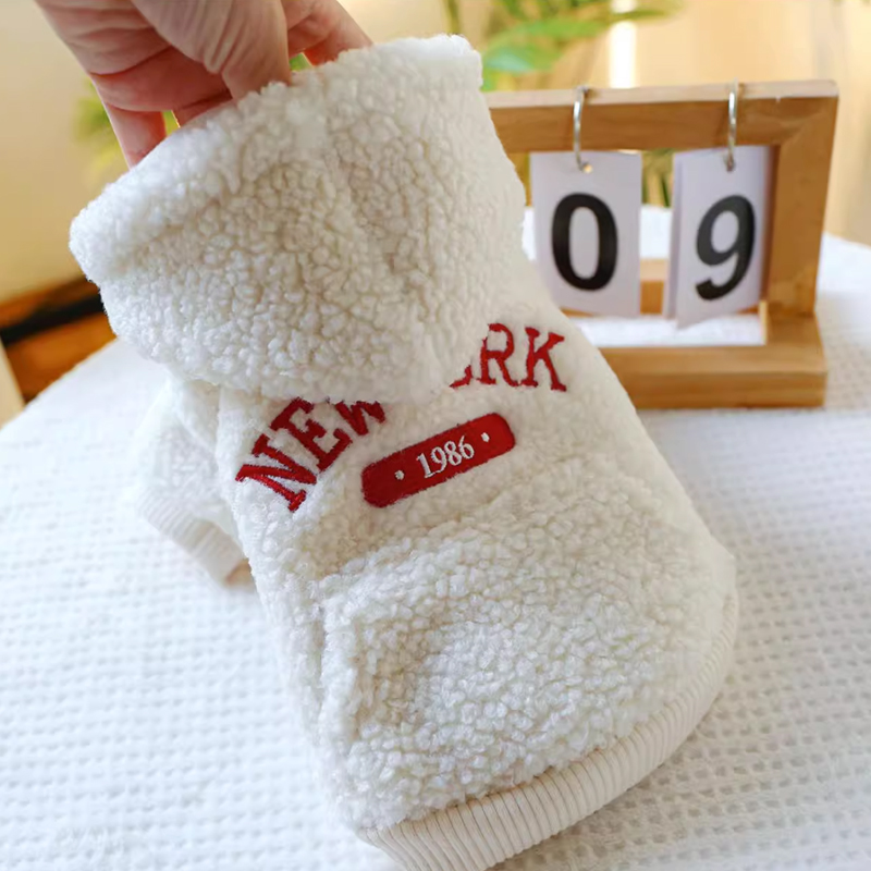 狗狗衣服2025新款冬装小型犬小狗保暖防着凉两脚颗粒绒带口袋卫衣