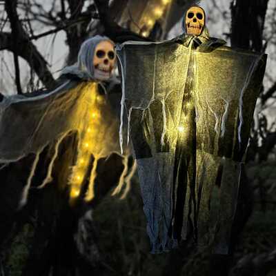 HalloweenGlowingSkullHanging