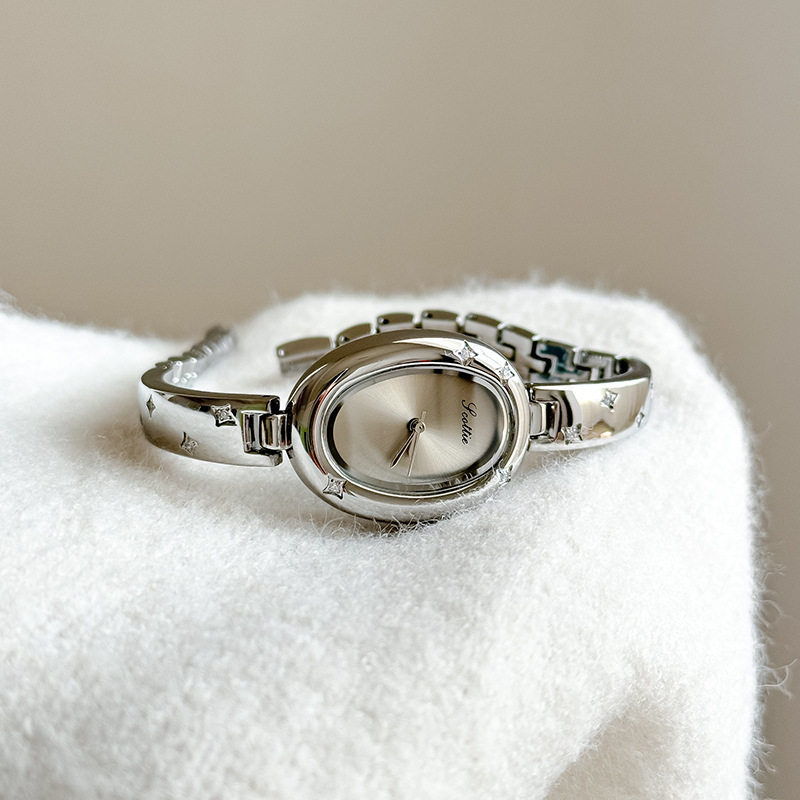 椭圆形女表浴缸简约新款石英手镯轻奢诗高迪小众韩版轻奢时尚腕表
