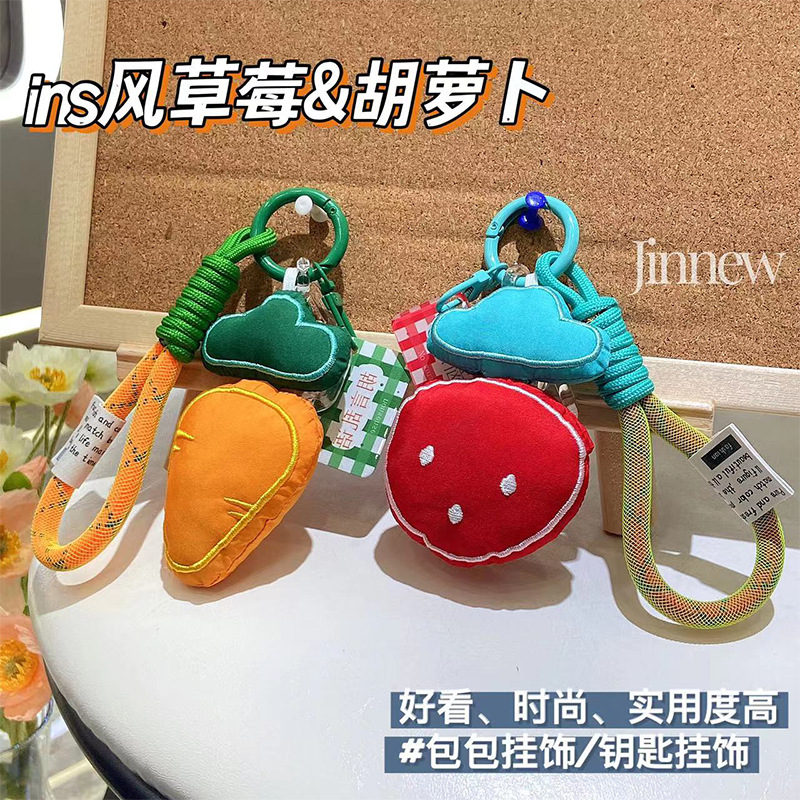 布艺胡萝卜小草莓花朵背包包挂件