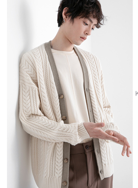 KUYIOU/软糯羊毛混纺 撞色门襟道袍领复古绞花宽松针织开衫男 Z06