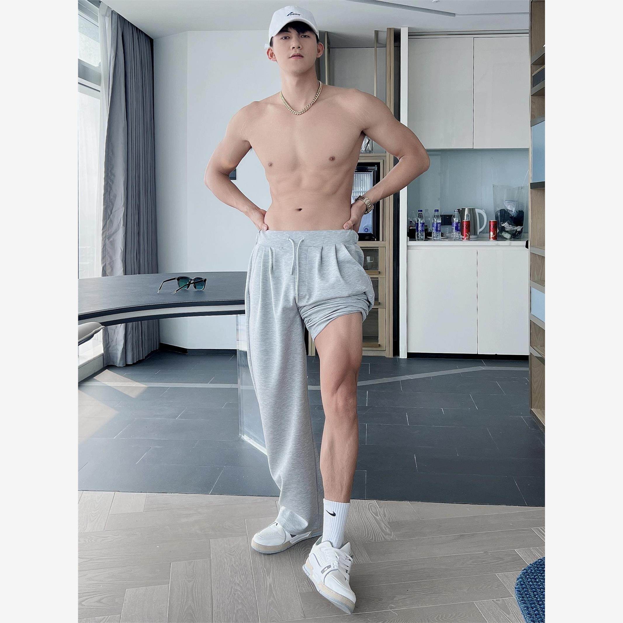 春季时髦垂坠感不变形不鼓包宽松阔脚柔软休闲运动裤男